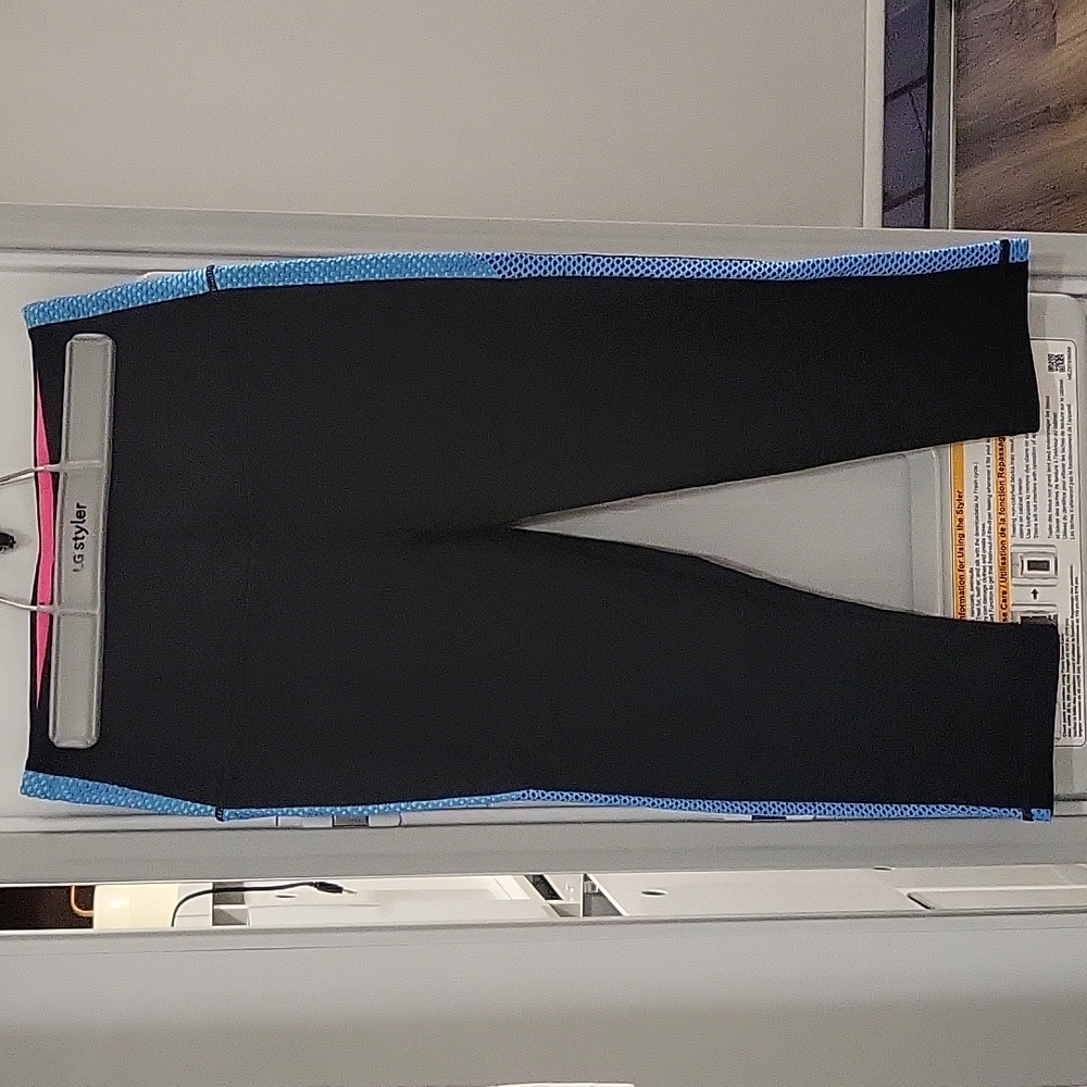 New Victoria's Secret VSX Sport Crop Pants